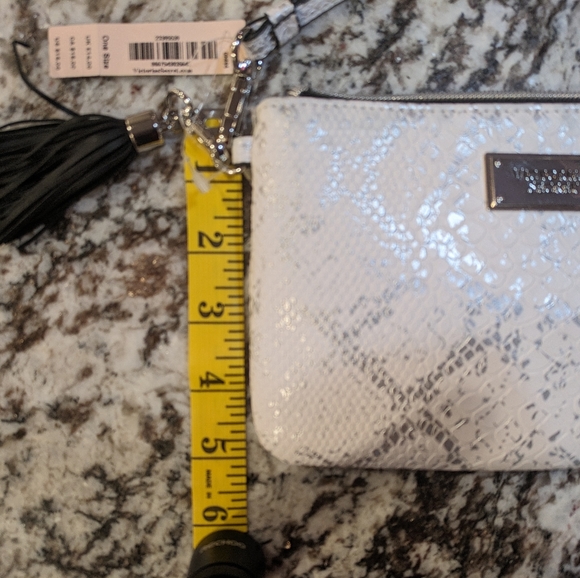 Victoria's Secret snake python print wristlet clutch NWT silver & white party 🎉 - Picture 8 of 8